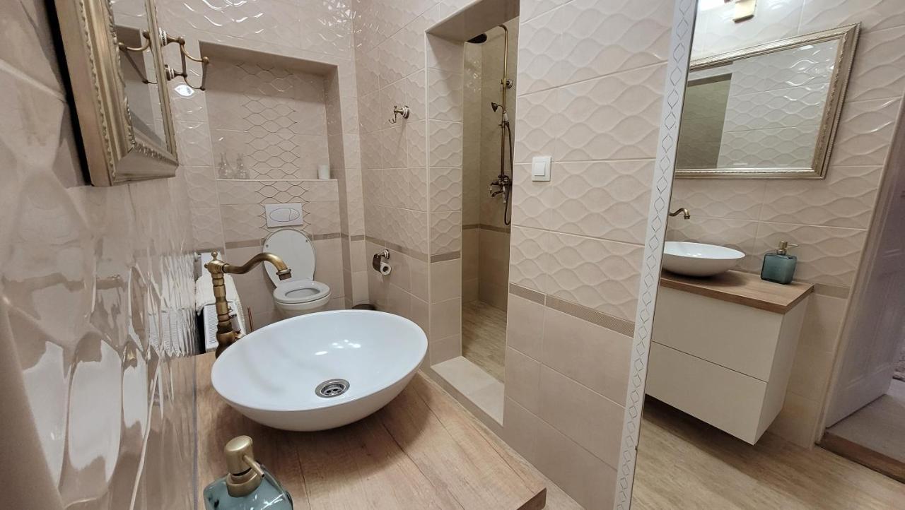 Glamour Apartman Gyula Exterior foto