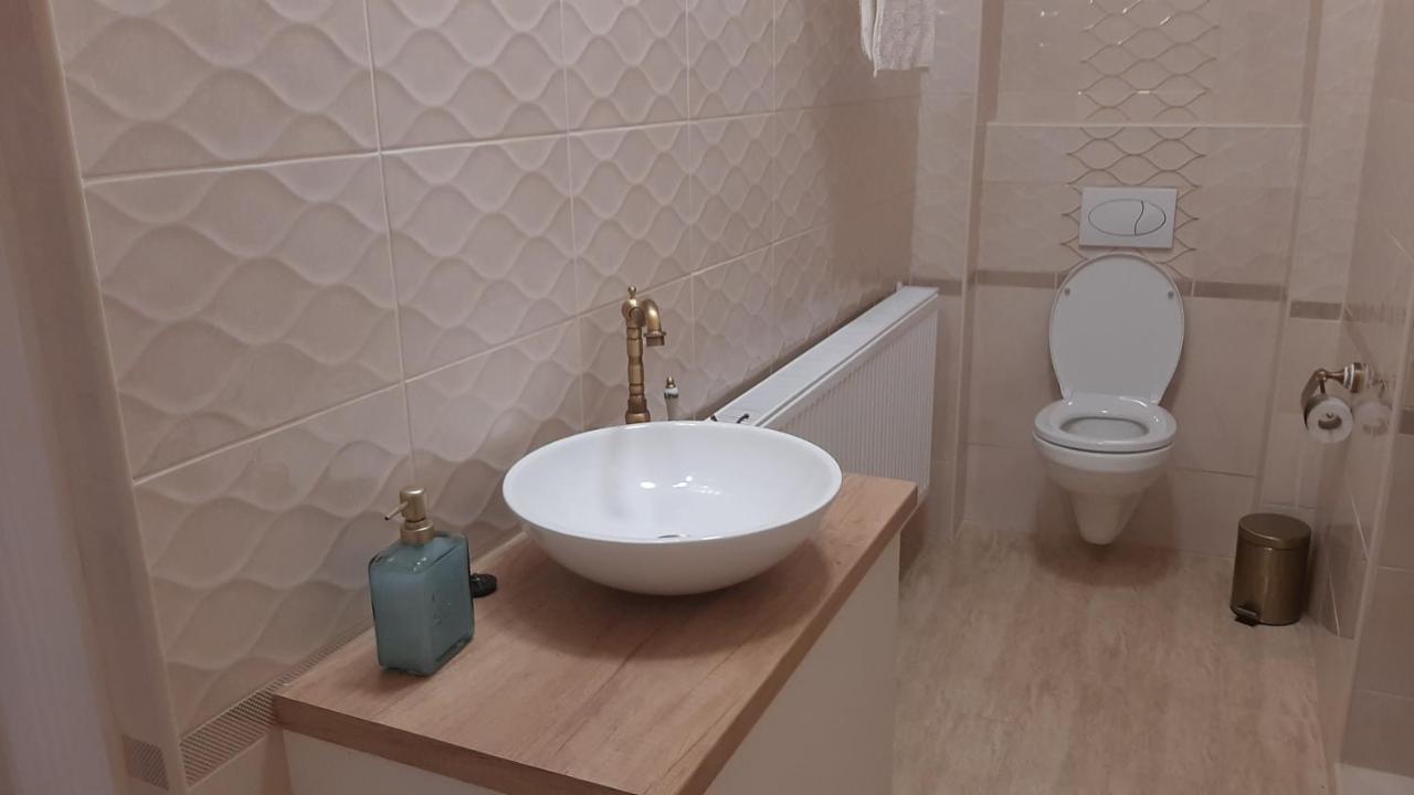 Glamour Apartman Gyula Exterior foto